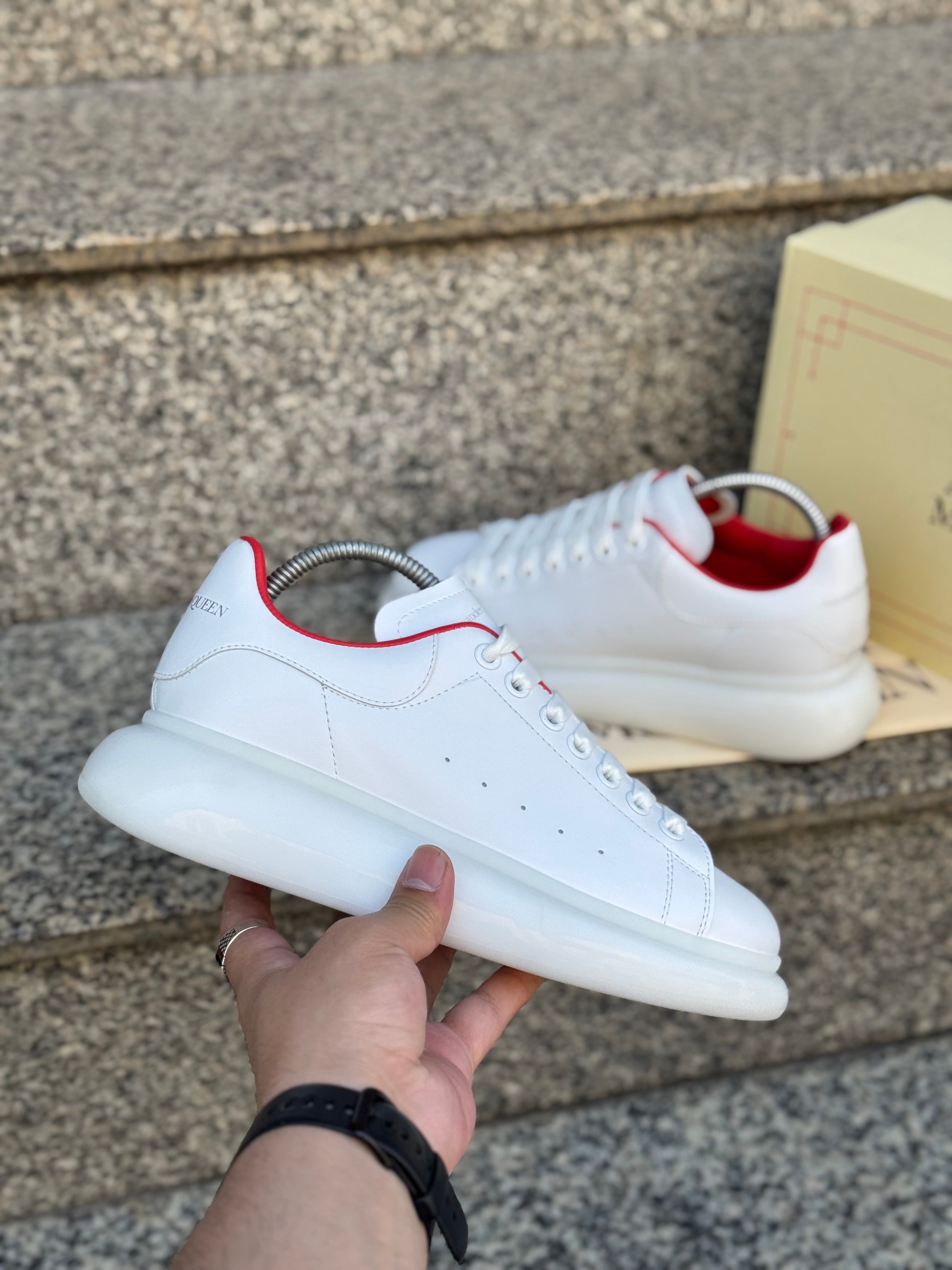 Alexander McQueen Beyaz Kırmızı Detaylı Erkek Sneaker