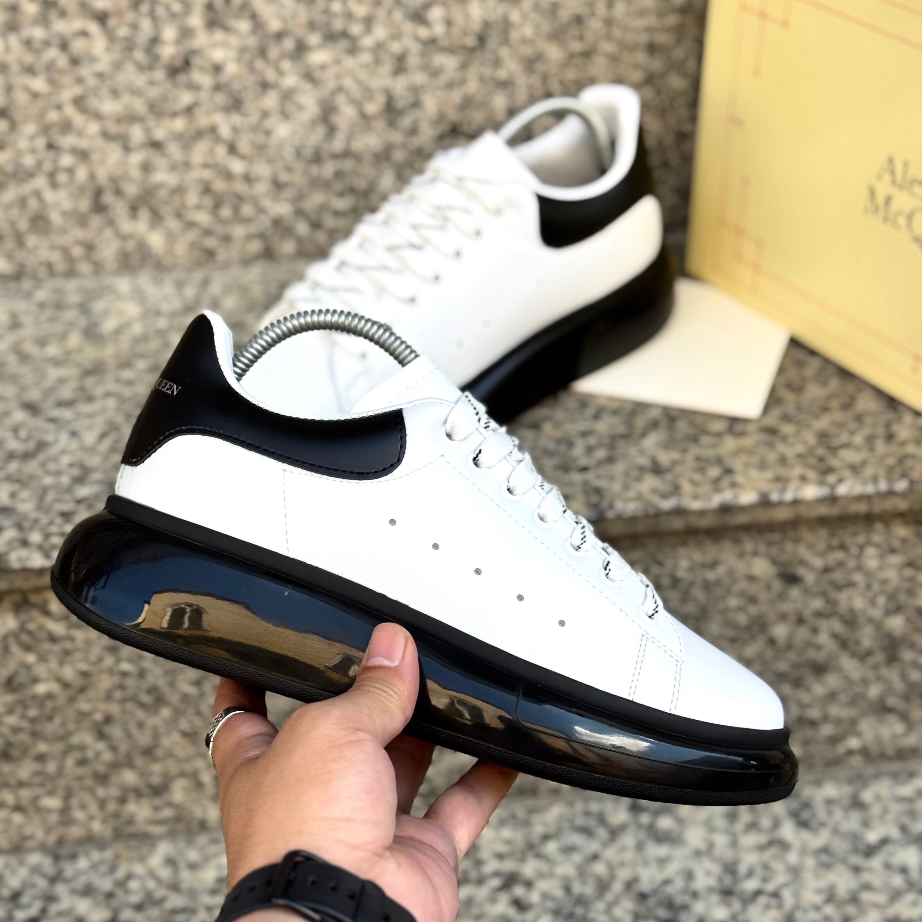 Alexander McQueen 01 Erkek Sneaker – Beyaz/Siyah Jel Taban