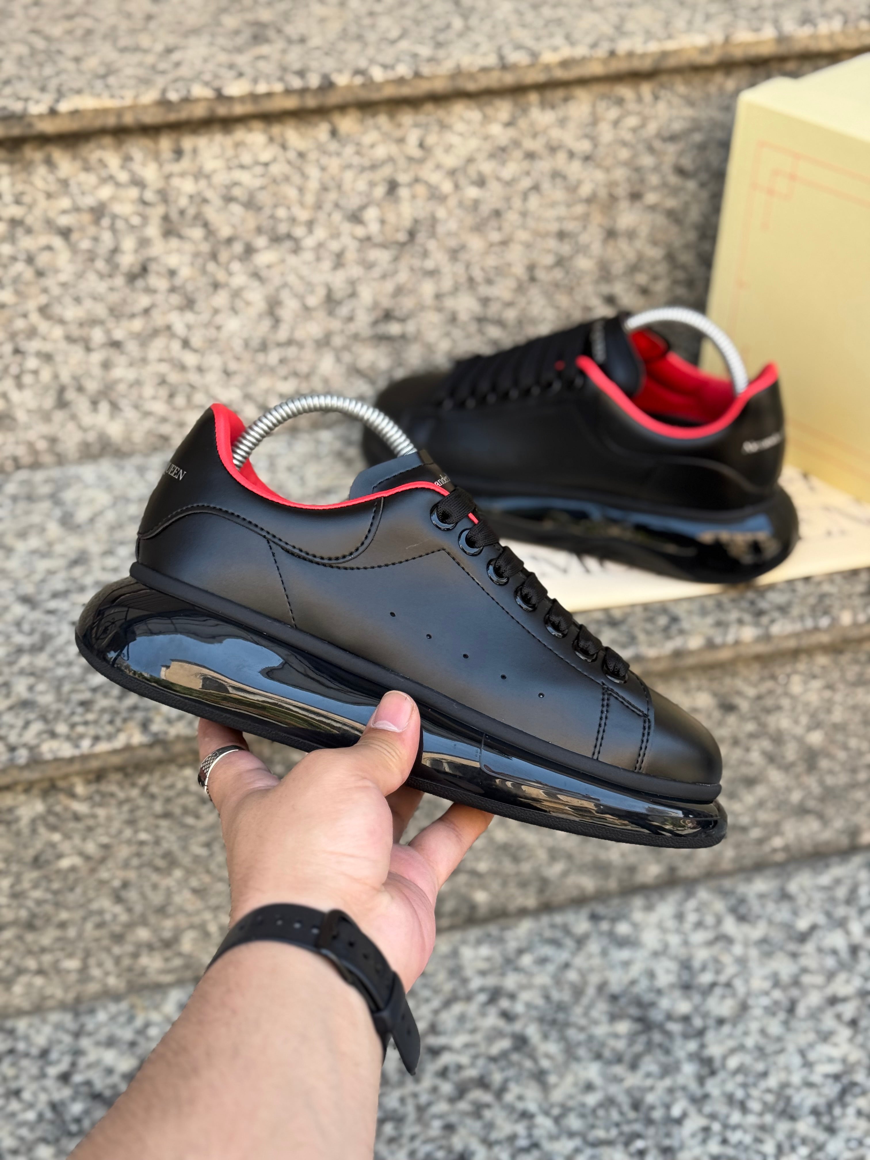 Alexander McQueen Siyah Kırmızı Detaylı Erkek Sneaker