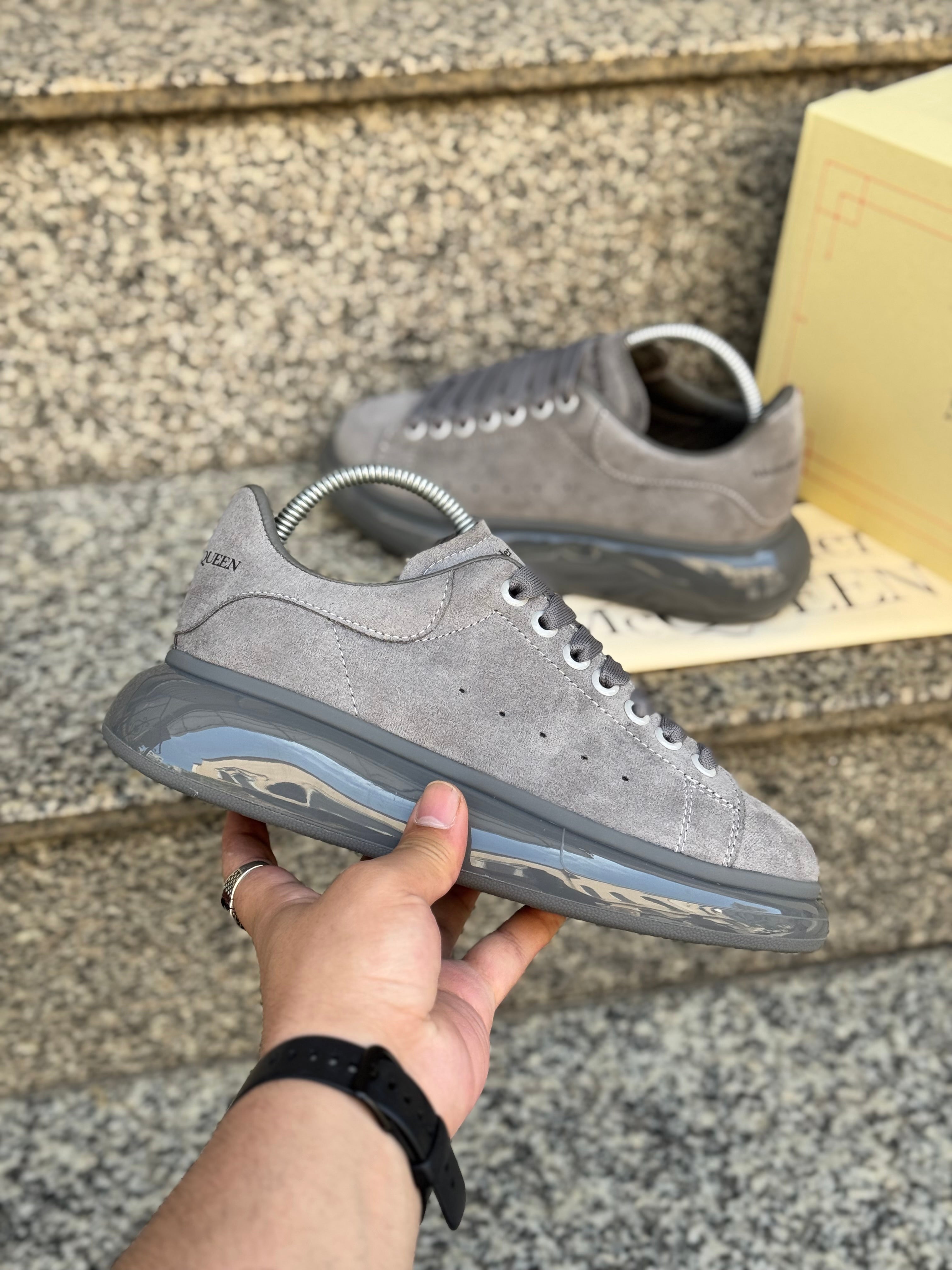 Alexander McQueen Gri Süet Sneaker