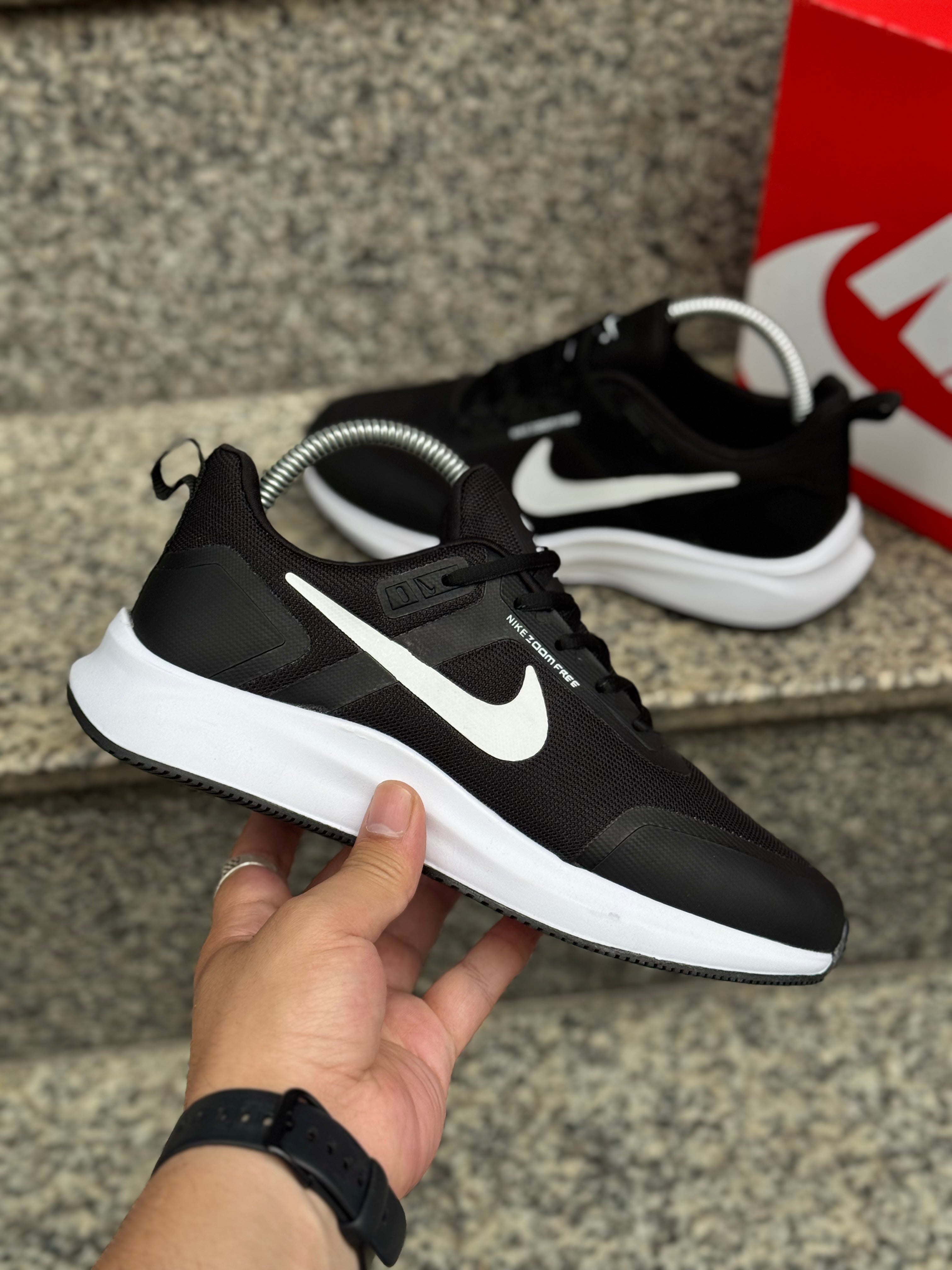 Siyah/Beyaz Erkek Sneaker Zoom Free